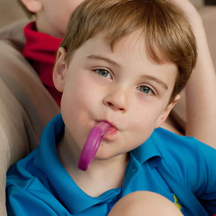 kid chewing ark grabber